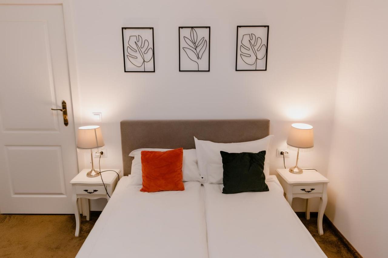 La Fontaine Hotel